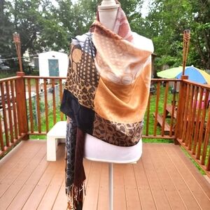 PASHMINA Women's Large logo printed scarf